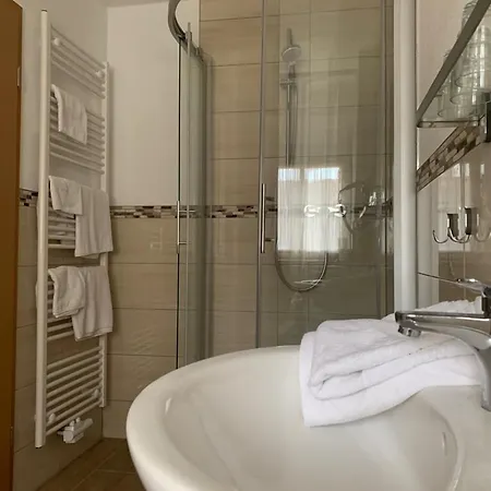 & Cafe Goeller Hotel 2*