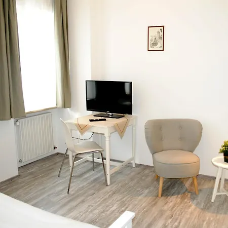 & Cafe Goeller Otel 2*