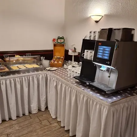 & Cafe Goeller فندق روتنبورغ أوب در تاوبر