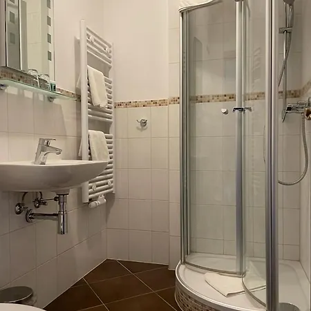 Otel & Cafe Goeller 2*