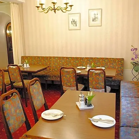 & Cafe Goeller