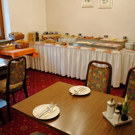 מלון & Cafe Goeller
